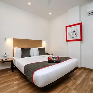 Oyo Townhouse 80 Meera Bagh India